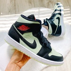 Nike air jordan 1 mid sneakers